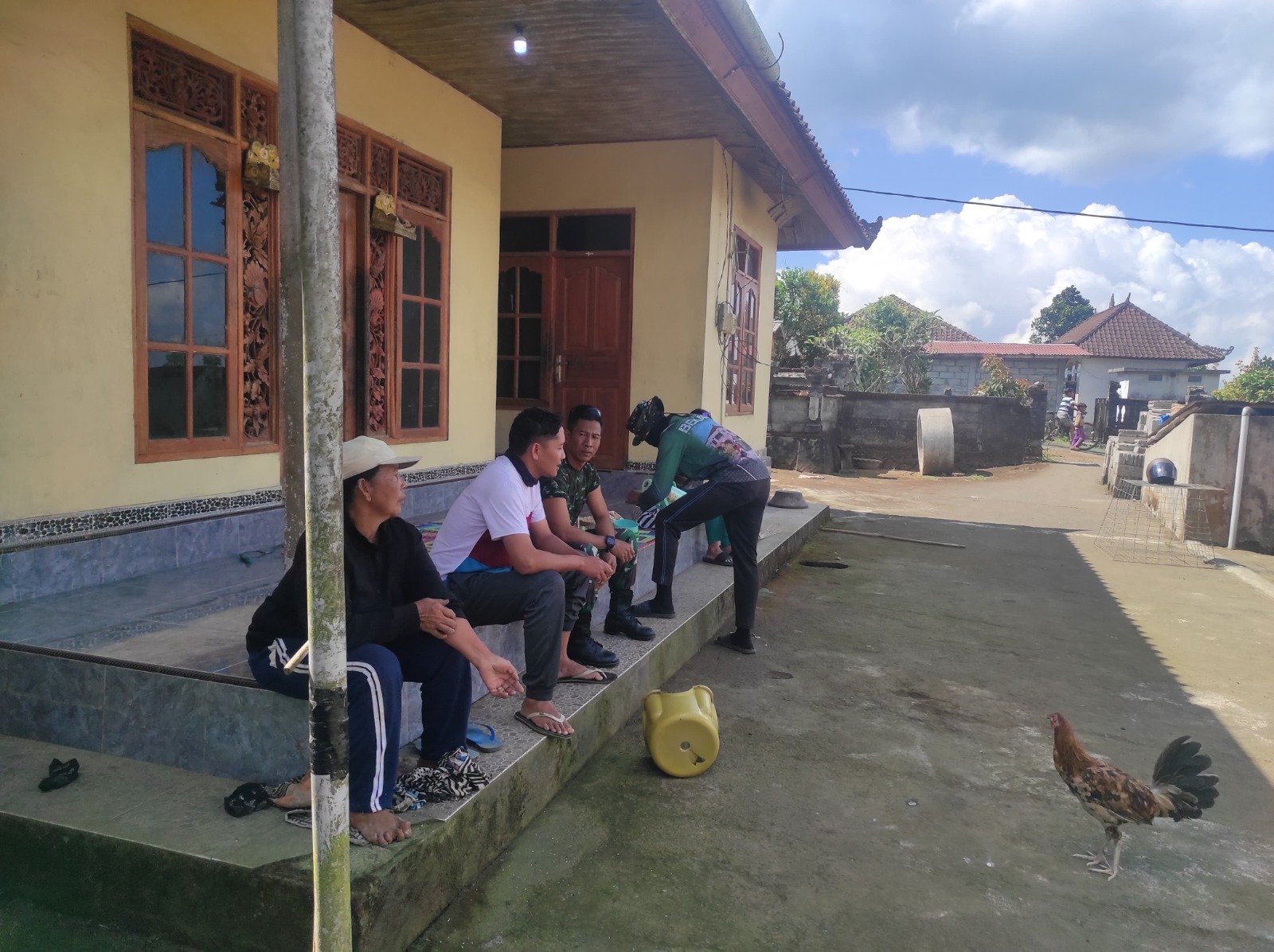 Anjangsana Satgas TMMD Perkuat Silaturahmi dengan Warga Desa Sekardadi