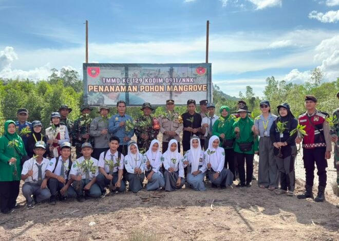 Satgas TMMD ke-129 Kodim 0911/Nunukan Bersama Warga dan Mahasiswa Tanam 160 Bibit Mangrove di Sebatik Barat