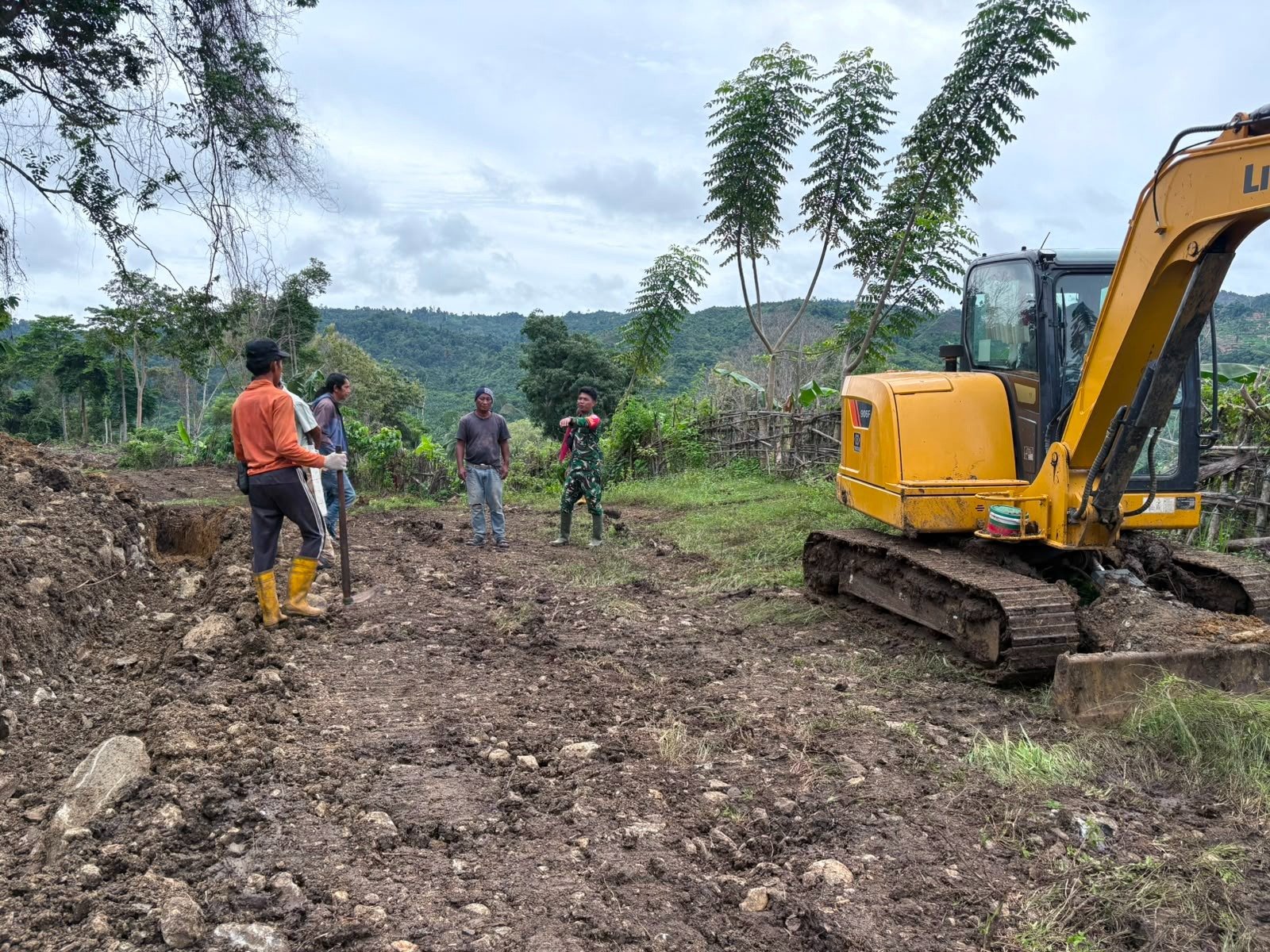 Seminggu TMMD ke-129 Kodim 0911/Nunukan di Sebatik Barat: Jalan Tani Dikebut, Rumah Warga Direhab hingga Aksi Hijau Perbatasan