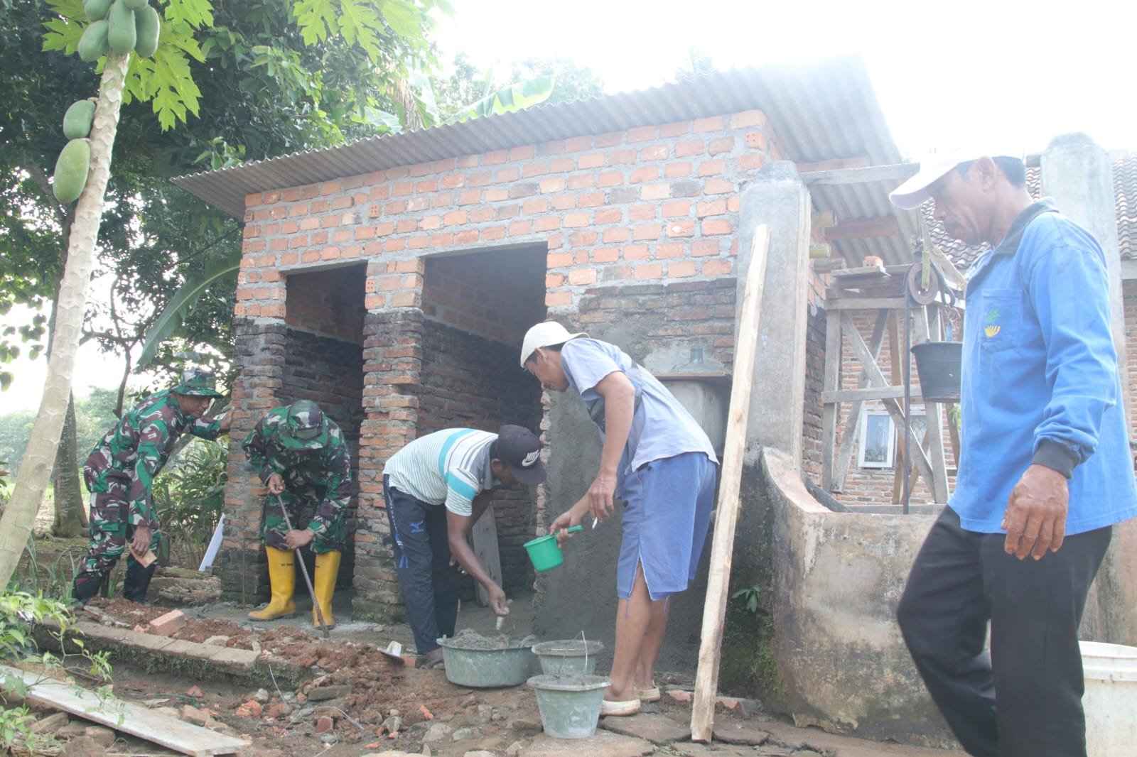 Ibu Wagiyem Ucap Syukur. Pembangunan MCK Program TMMD Ke-129 Bawa Dampak Positif baginya Sekeluarga