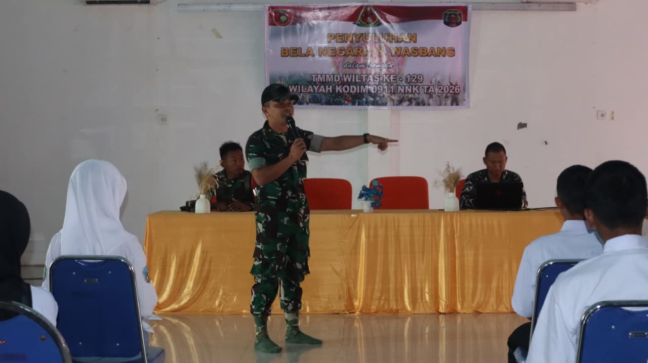 Hadirkan Ceria di Perbatasan, Satgas TMMD ke-129 Ajak Anak-Anak SD dan SMP Belajar Bersama di Kantor Desa Liang Bunyu