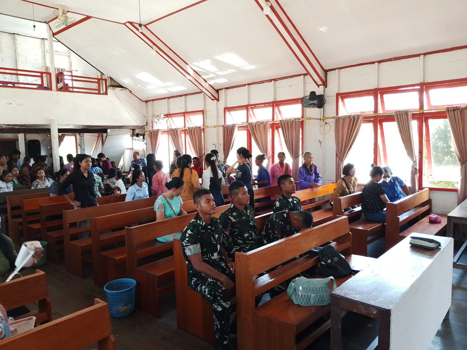Satgas TMMD Ke-129 Pererat Kemanunggalan Lewat Ibadah Bersama Jemaat Gereja