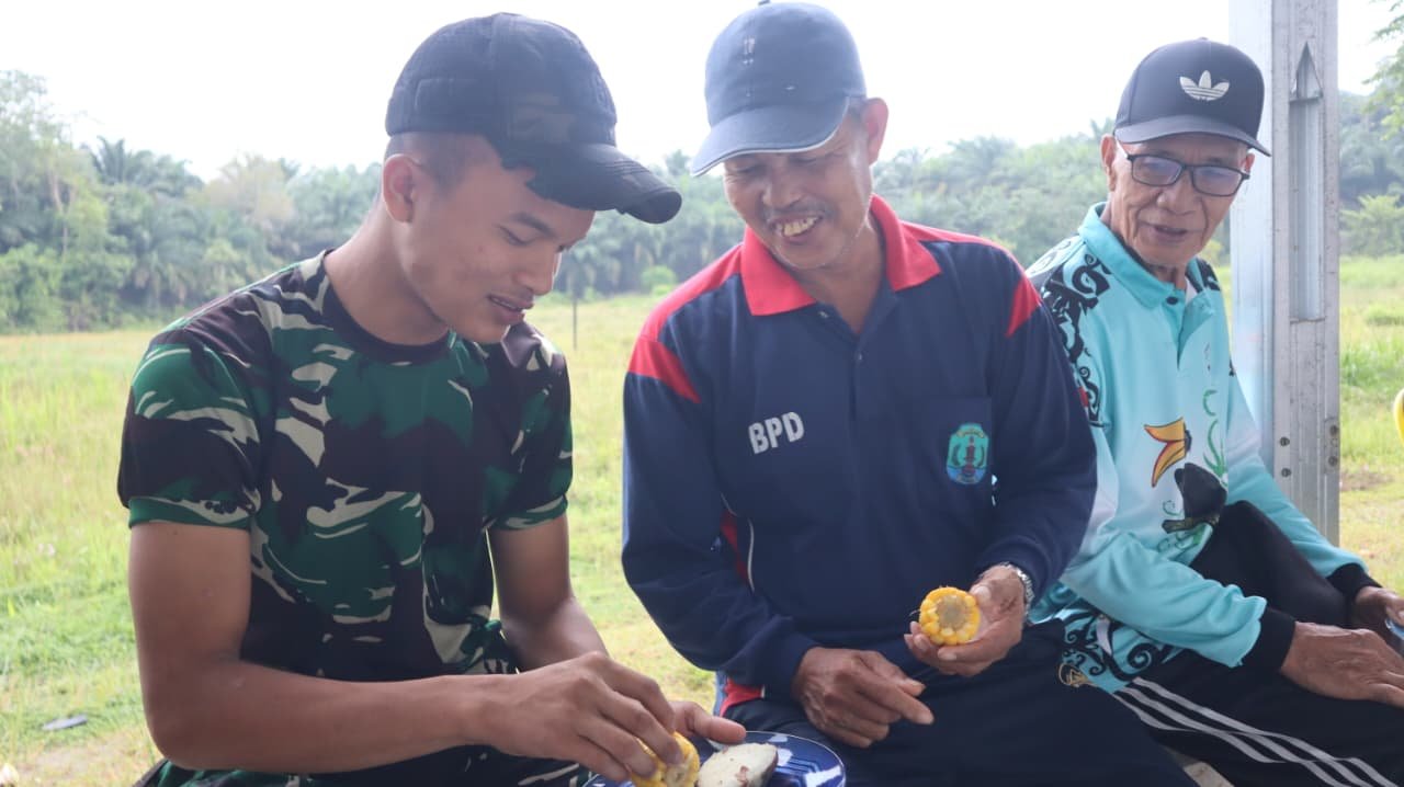 Abdul Husni Sebut Obrolan Santai Bersama Satgas TMMD Lebih Berharga dari Hidangan yang Tersaji