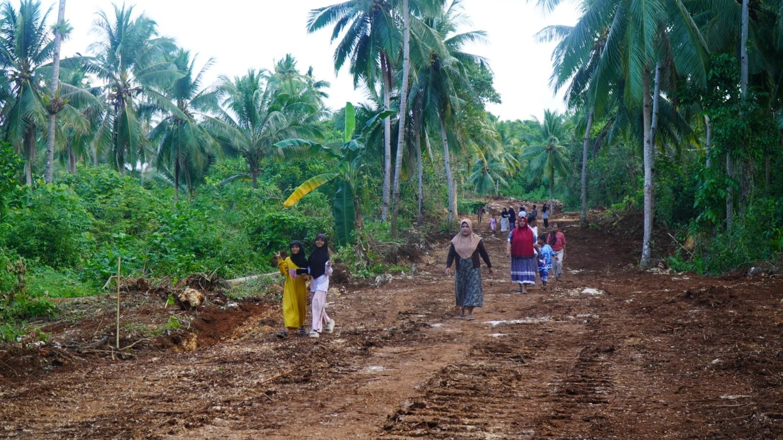 Masyarakat Kepulauan Umbele Antusias Sambut Pembukaan Jalan TMMD Ke-129