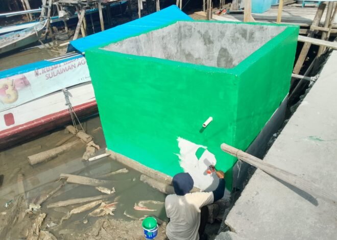 Pengecatan Bak Penampungan Air Manunggal Air di Desa Umbele Terus Dilanjutkan