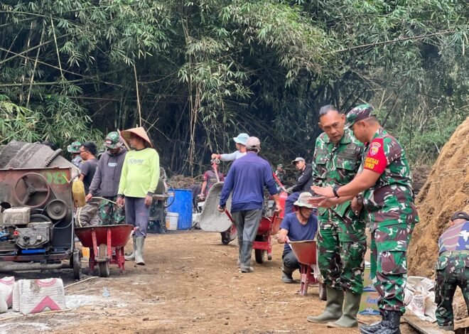 Dansatgas TMMD Ke-129 Kodim 1626/Bangli Pastikan Pengerjaan Rabat Beton Berjalan Sesuai Standar