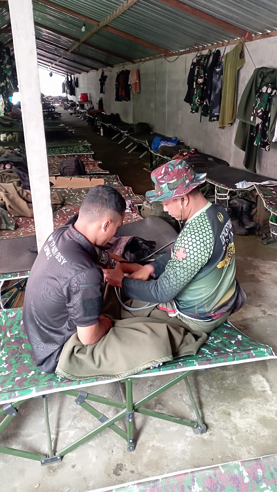 Personel Kesehatan Satgas TMMD Ke-129 Kodim 1626/Bangli Siaga Jaga Kondisi Prajurit dan Warga