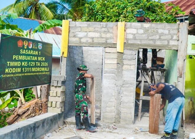 Pemasangan Besi Slot Atas MCK Masjid Quba Terus Dikerjakan Satgas TMMD Ke-129