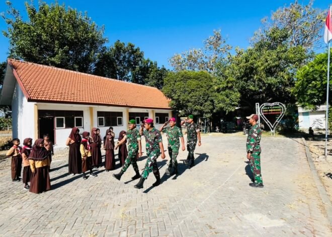 Beda Baret Satu Pengabdian: Prajurit Marinir dan Infanteri TNI AD Bersatu Latih PBB Murid SDN 2 Tlemang  ​
