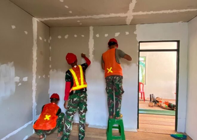 Gotong Royong Satgas TMMD dan Warga Percantik Rumah Bapak Walianto