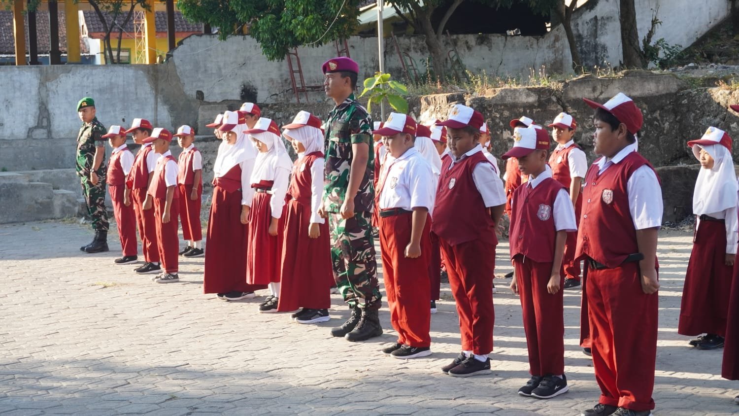 Kehadiran Satgas TMMD di SDN Tlemang Bangkitkan Semangat Belajar dan Cita-cita Siswa