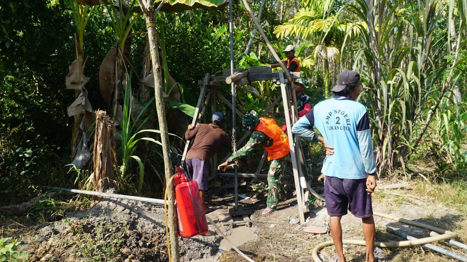 Kolaborasi Satgas TMMD dan Warga Percepat Pembangunan Fasilitas Air Bersih