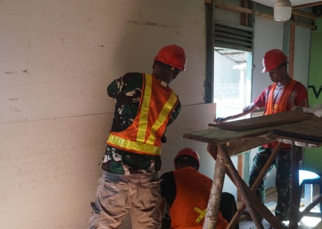 Satgas TMMD Ke-129 Percepat Pemasangan Kalsiboard RTLH Milik Ibu Wahida