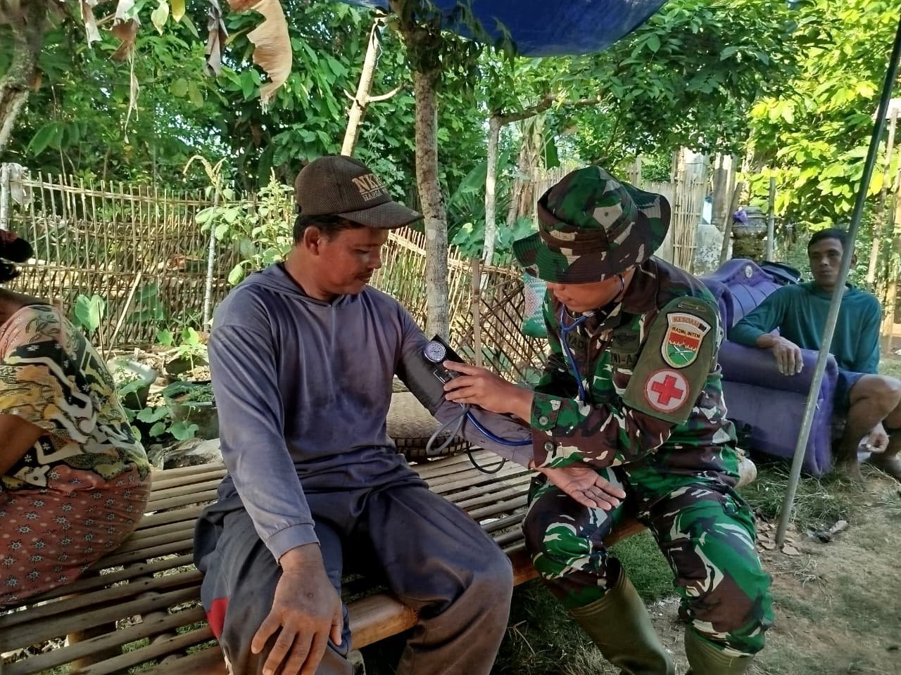 Pastikan Satgas TMMD Tetap Sehat dan Prima, Tim Kesehatan Keliling Lokasi Sasaran Fisik