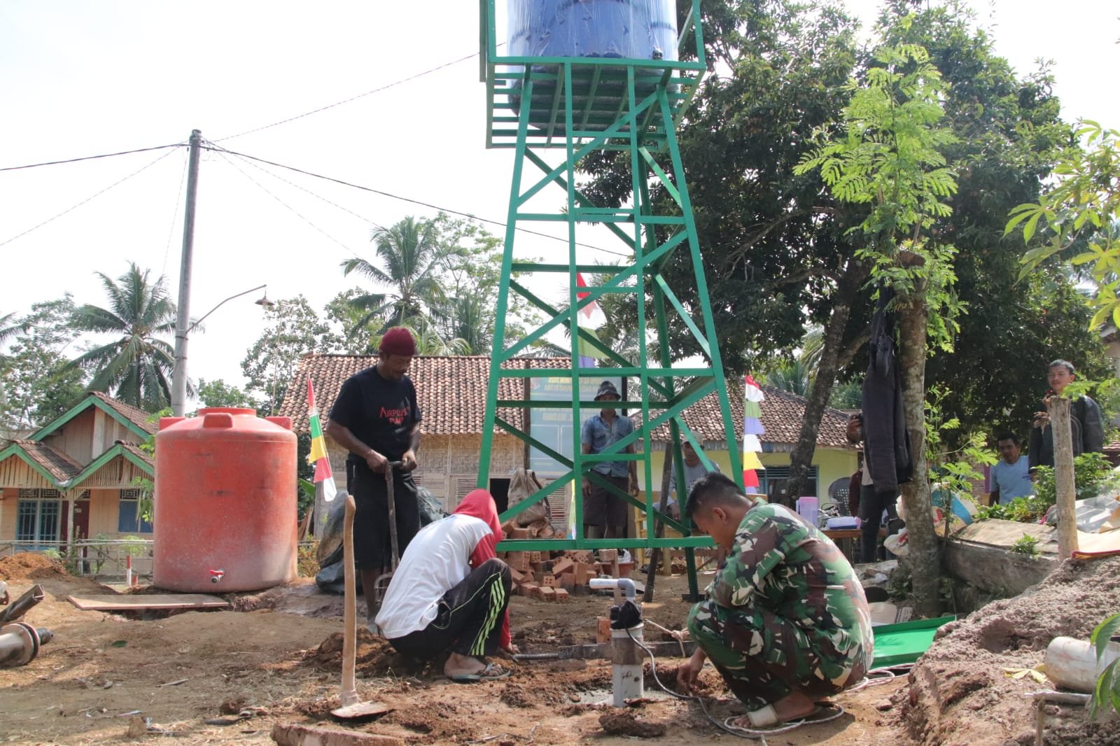 Wujudkan Harapan Air Bersih Warga Baru Raharja, Satgas TMMD ke-129 Kodim 0412/LU Bangun Tower Sumur Bor