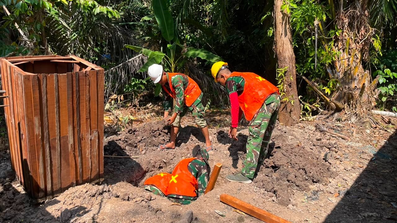 Satgas TMMD Ke-129 Percepat Pembangunan MCK Milik Ibu Jubaidah