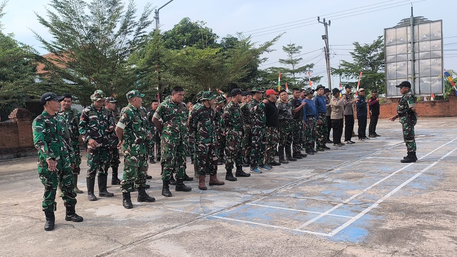 Kesiapan Dimatangkan, TMMD ke-129 Kodim 0620/Kab. Cirebon Awali Kegiatan dengan Apel Pengecekan Personel dan Pembagian Tugas Terpadu