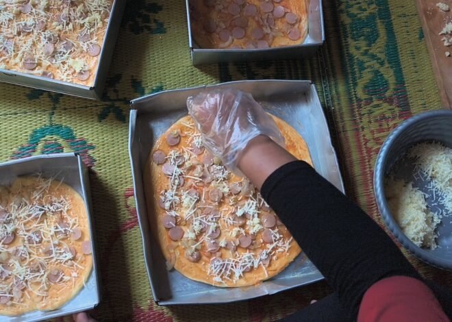 Ibu-Ibu Desa Luwung Kencana Antusias Ikuti Pelatihan Pizza Tahap II dalam Program TMMD ke-129 Kodim 0620