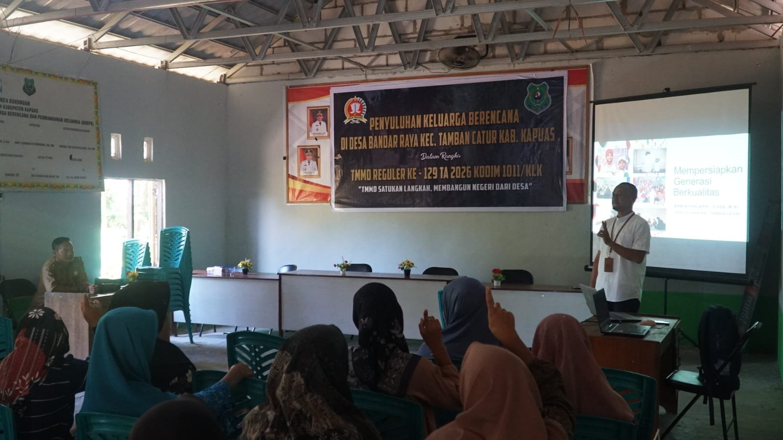 Satgas TMMD Ke-129 Bekali Warga Desa Bandar Raya dengan Edukasi Keluarga Berencana