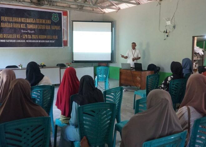 Antusias Warga Ikuti Penyuluhan KB yang Digelar Satgas TMMD Ke-129