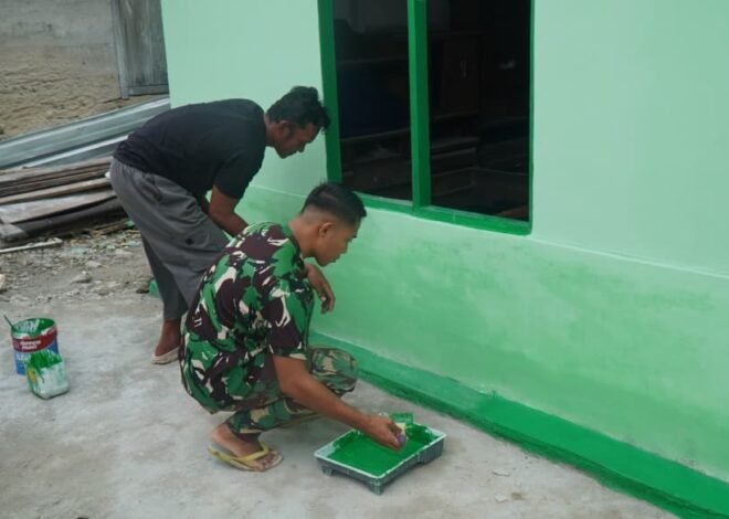 Satgas TMMD ke-129 Kodim 1311/Morowali Laksanakan Pemasangan Pintu dan Pengecatan Akhir RTLH Milik Bapak Suhardi di Desa Umbele Lama