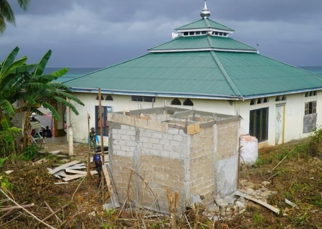 Pembangunan MCK Masjid Desa Polewali Masuki Tahap Pembongkaran Papan Mal Tiang Cor