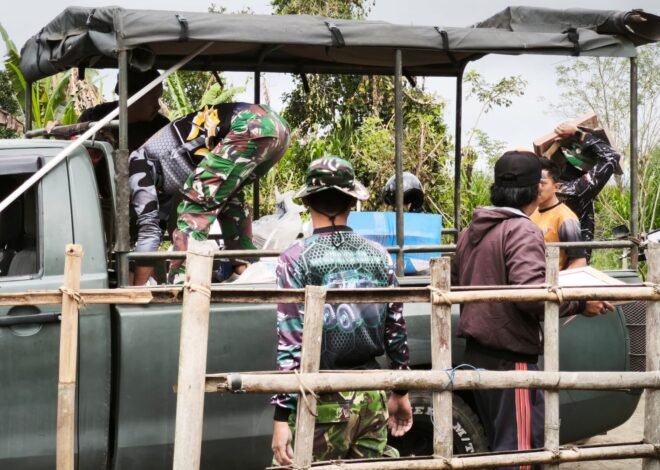 Sinergi TNI dan Warga Perkuat Distribusi Material Demi Sukseskan TMMD Ke-129