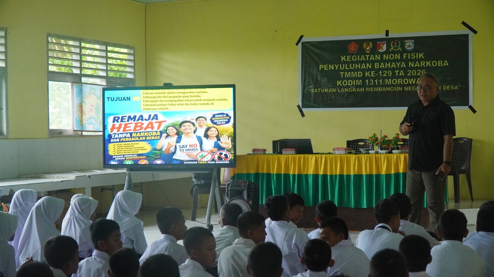 Kodim 1311/Morowali Berikan Sosialisasi Bahaya Narkoba kepada Siswa-Siswi SMP Negeri Umbele