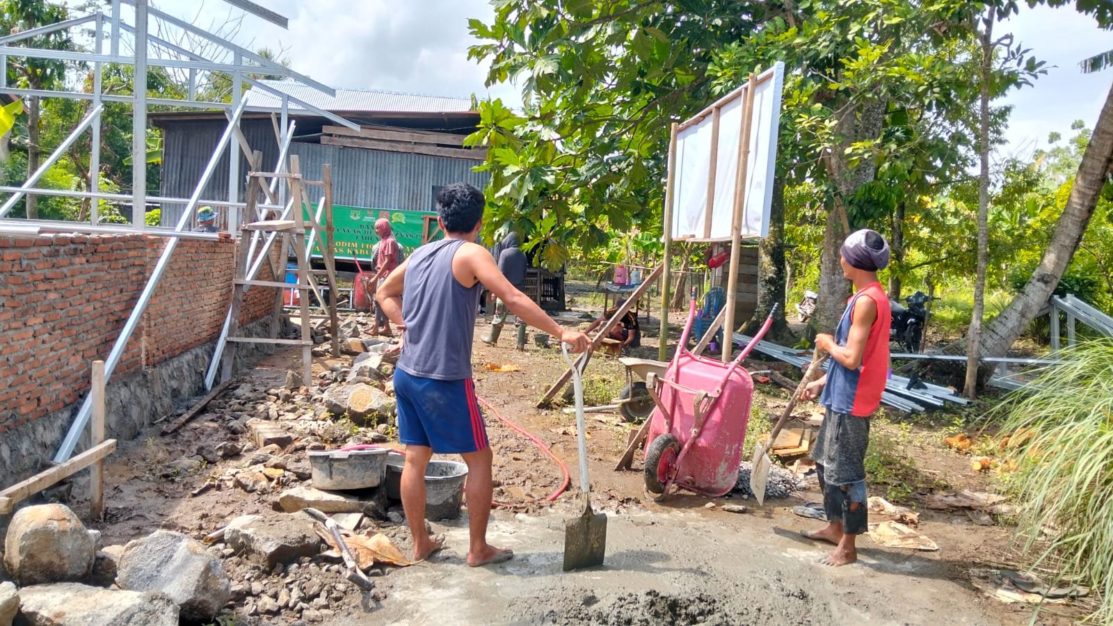 Impian Miliki Rumah Layak Huni, Bapak Aris Diwujudkan Satgas TMMD Ke-129 Kodim 1404/Pinrang