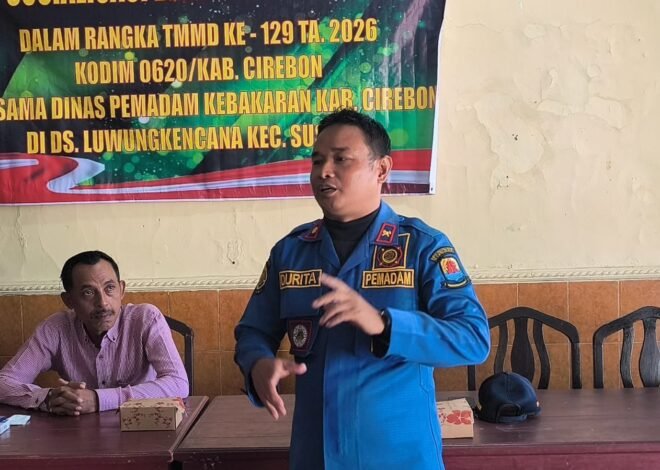 Cegah Risiko Sejak Dini, TMMD ke-129 Kodim 0620/Kab. Cirebon Bersama Dinas Damkar Edukasi Masyarakat Desa Luwung Kencana tentang Bahaya Kebakaran