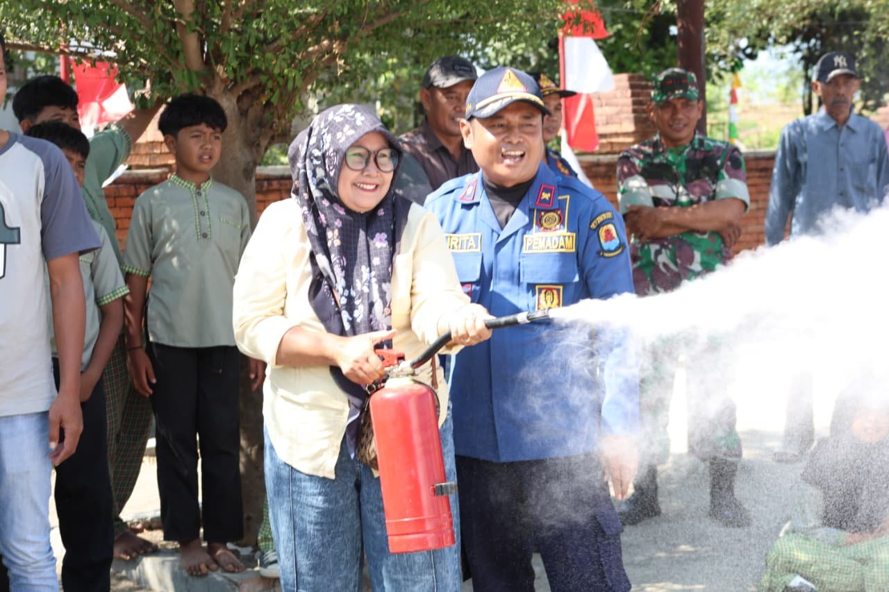 Masyarakat Desa Luwung Kencana Diberi Pengetahuan Pencegahan Kebakaran oleh Kodim dan Damkar