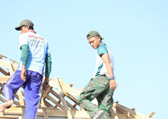 Kolaborasi Yonzipur 5 dan Tukang Lokal Warnai Pembangunan RTLH TMMD Ke-129 Lamongan
