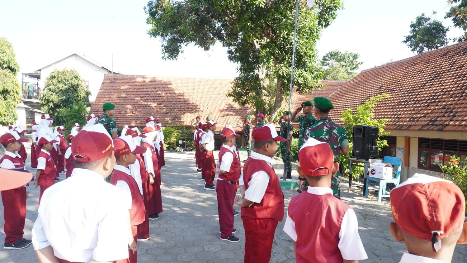 Kemanunggalan TNI dan Dunia Pendidikan, Satgas TMMD Tanamkan Karakter Sejak Bangku Sekolah