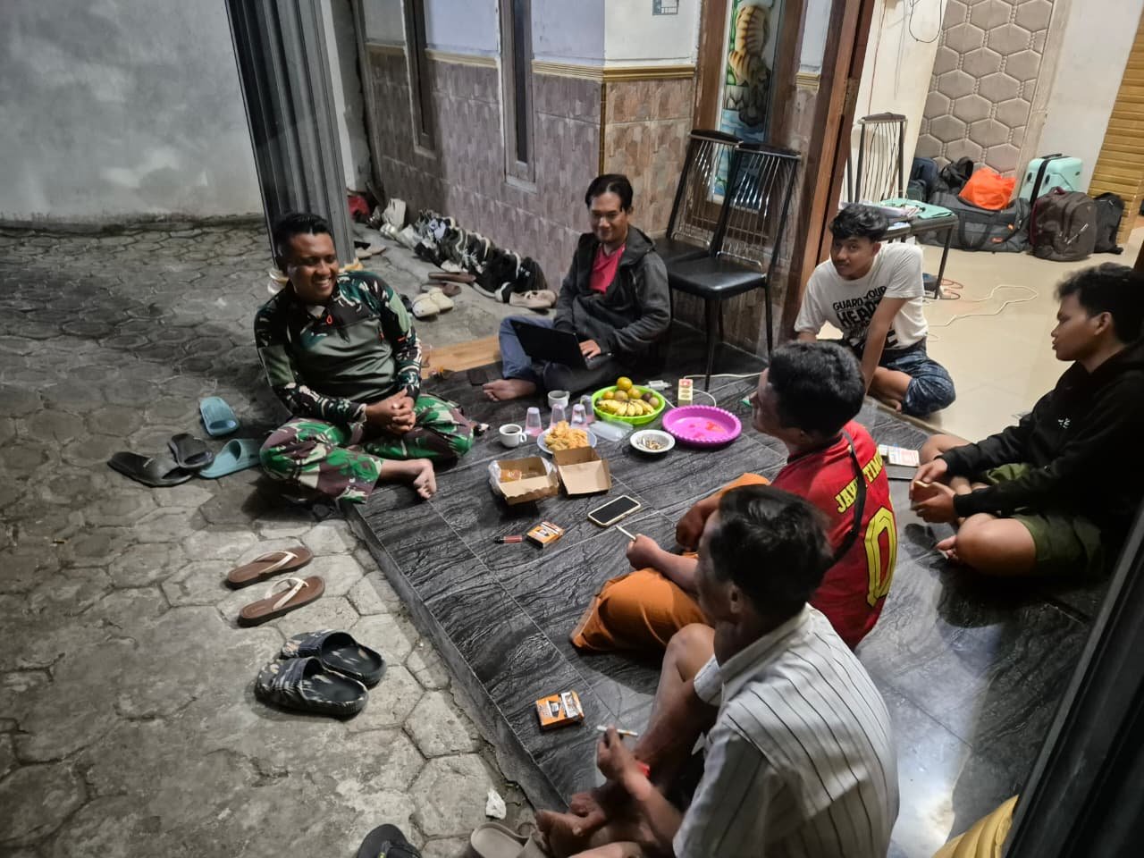 Sinergi TNI, Mahasiswa KKN, dan Warga Perkuat Semangat Membangun Desa Tlemang