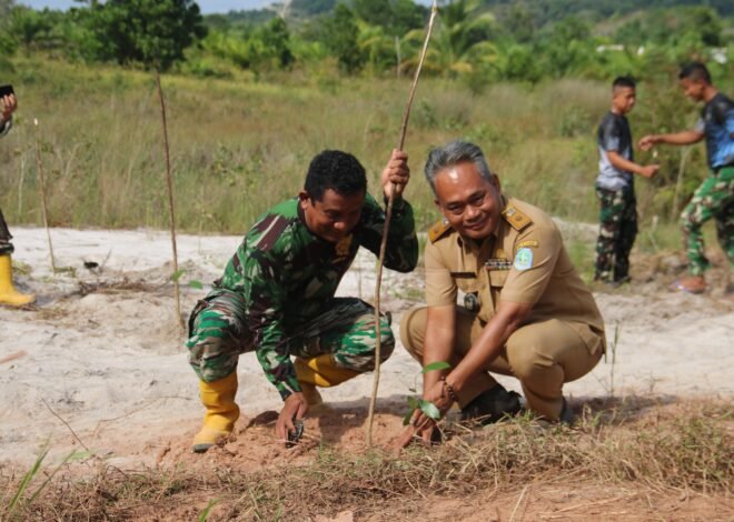 Wujud Nyata “Bersatu dengan Alam”, Satgas TMMD ke-129 Kodim 0413/Bangka Tanam Ribuan Pohon Keras di Desa Deniang