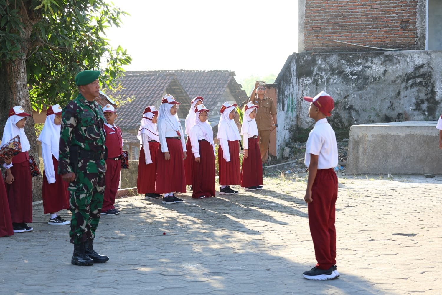 TMMD Hadir di Sekolah, Upacara Bendera Jadi Media Pembinaan Karakter Generasi Muda