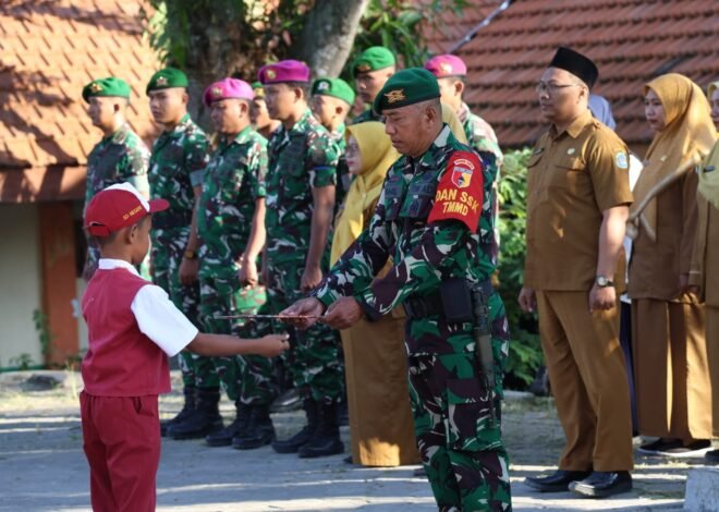Bakar Semangat Nasionalisme Murid, Danki Satgas Lettu Czi Jamil Jadi Pembina Upacara di SDN 1 Tlemang