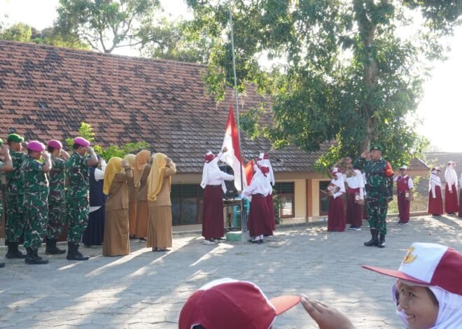 Tanamkan Disiplin Sejak Dini, Lettu Czi Jamil Motivasi Siswa SDN 1 Tlemang Lewat Upacara Bendera