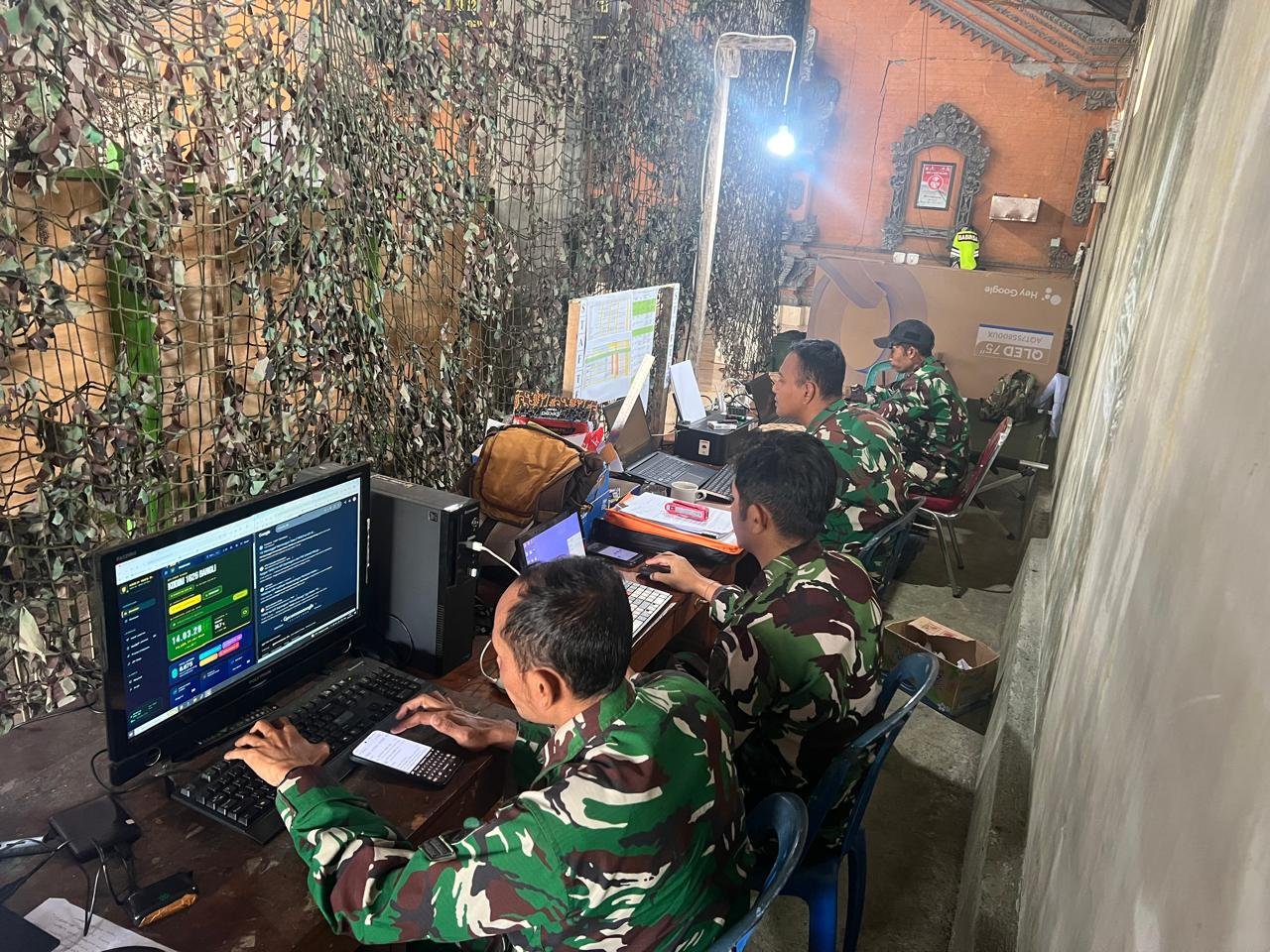 Staf Kotis TMMD Ke-129 Kodim 1626/Bangli Terus Perbarui Data Progres Pembangunan Fisik