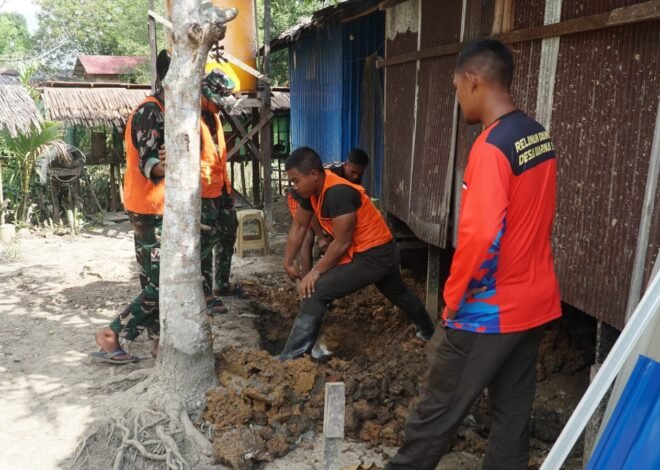 Gotong Royong Satgas TMMD dan Warga Warnai Pengerjaan MCK di Rumah Ibu Siti Jahrah