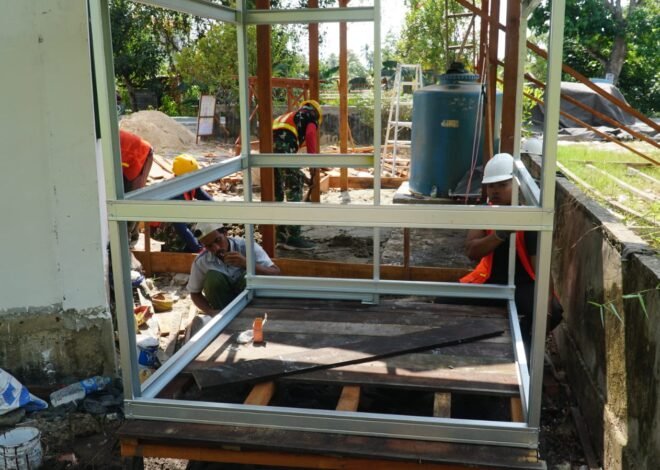 Pemasangan Rangka MCK Sasaran 5 TMMD Kodim 1011/KLK Tunjukkan Progres Pembangunan Signifikan