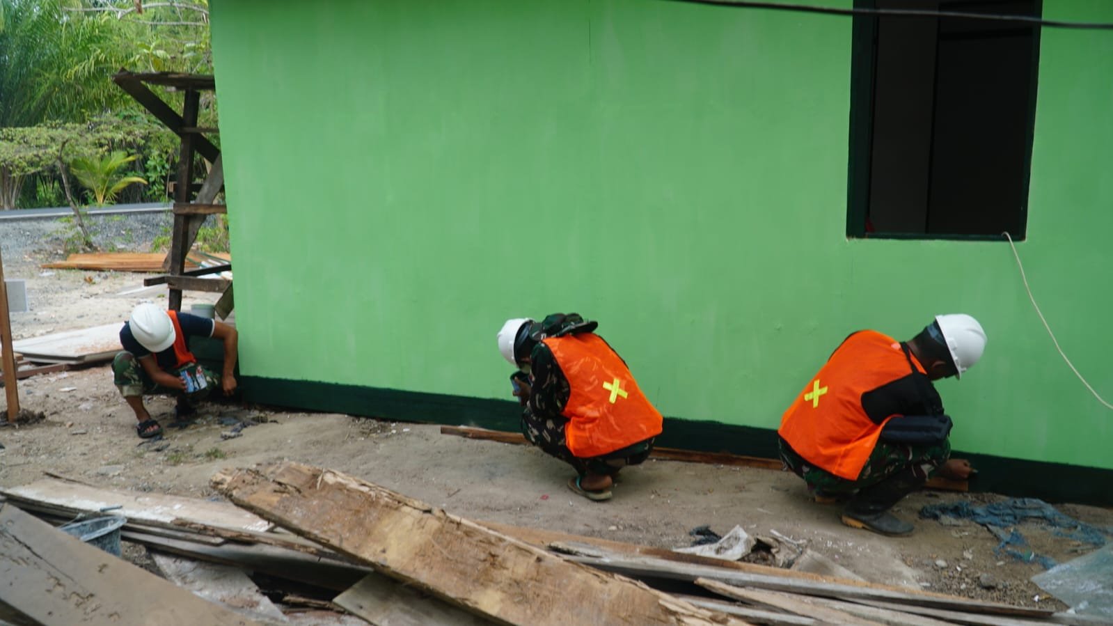 Satgas TMMD Ke-129 Kodim 1011/KLK Percepat Tahap Finishing RTLH Milik Bapak Walianto