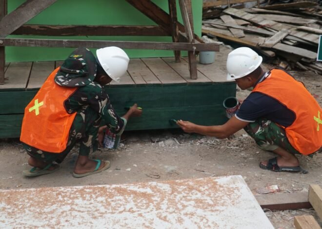 TMMD Reguler Ke-129 Kodim 1011/KLK Wujudkan Hunian Sehat Lewat Pengecatan RTLH Milik Bapak Walianto