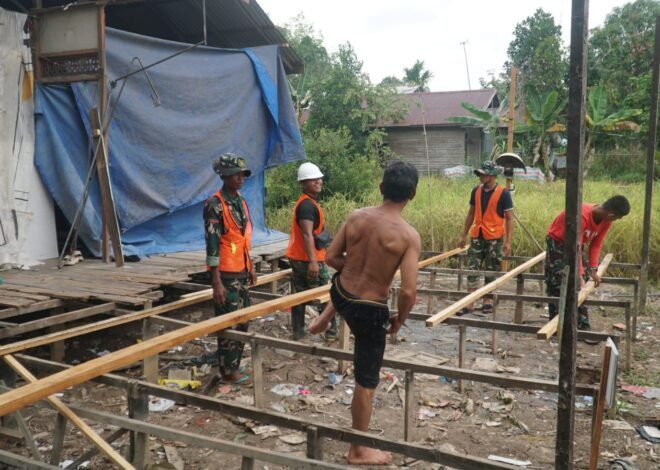 Satgas TMMD Ke-129 Kodim 1011/KLK Percepat Pemasangan Kerangka Gelagar RTLH Milik Bapak Masrani
