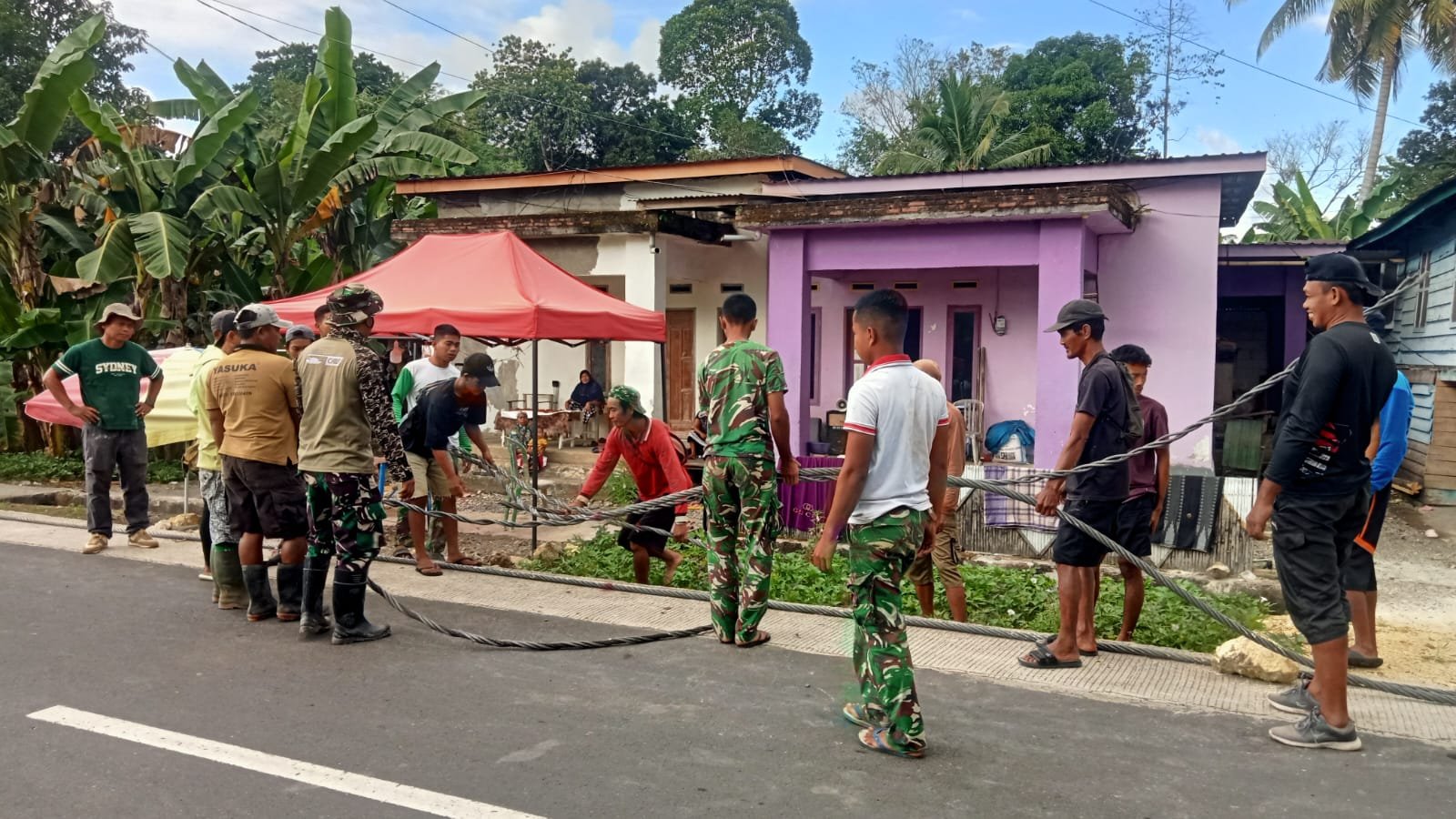 Personel TMMD Ke-129 Bangun Infrastruktur Jembatan Gantung di Taddang Palie