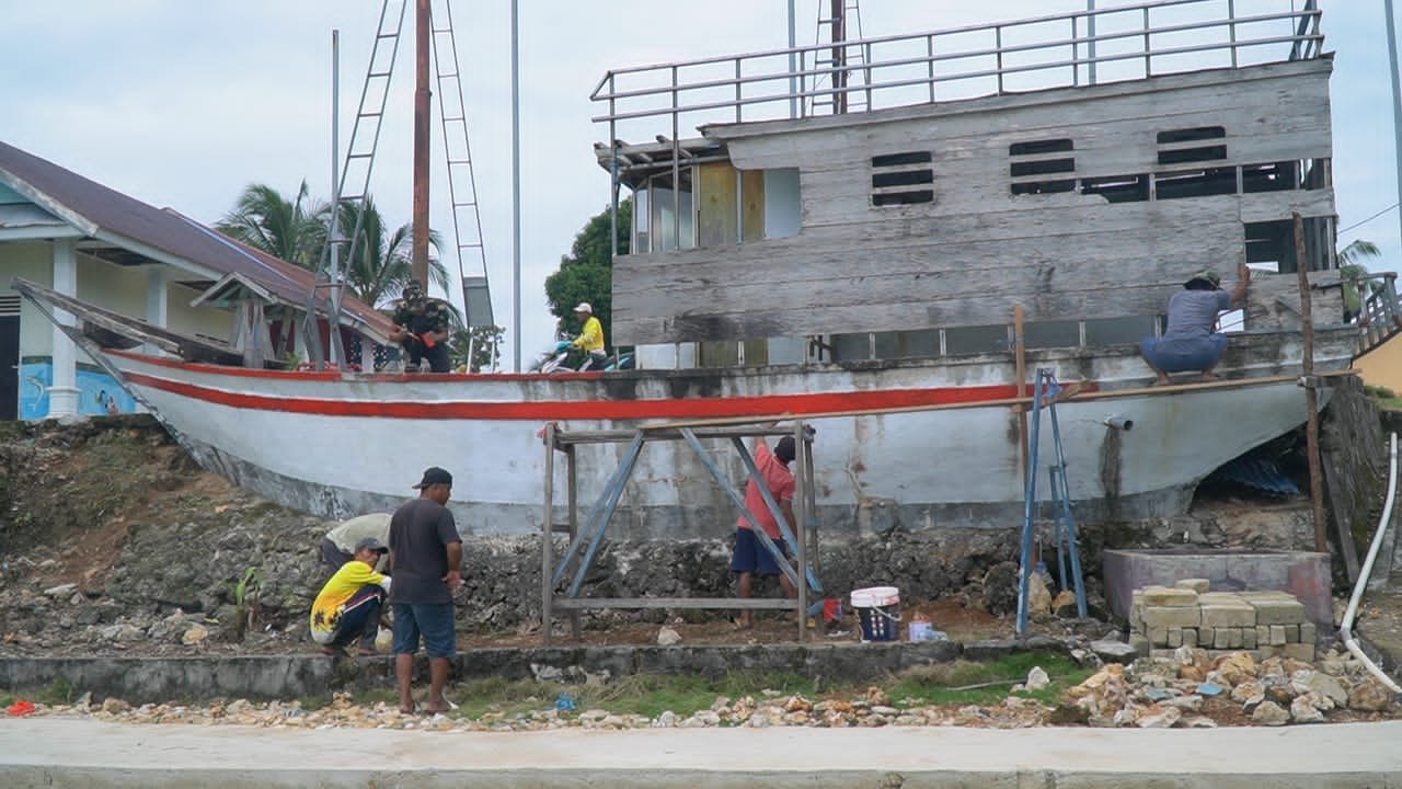 Pengecatan Fasilitas Umum Jadi Sasaran TMMD Ke-129 Kodim 1311/Morowali