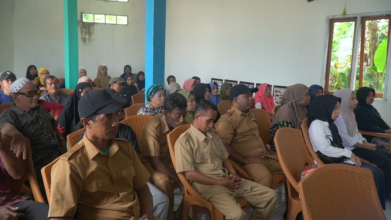 Ibu-Ibu dan Bapak-Bapak Desa Polewali Antusias Ikuti Penyuluhan Kesehatan dan Pencegahan Stunting