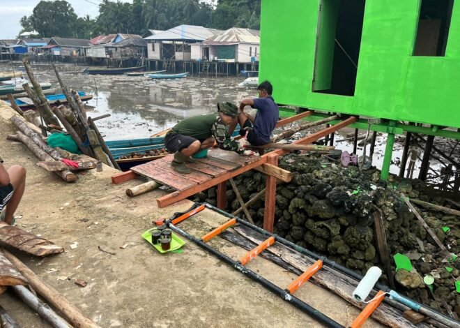 Satgas TMMD Ke-129 Kodim 1311/Morowali Bangun Tangga Rumah Ibu Salawiyah di Desa Polewali