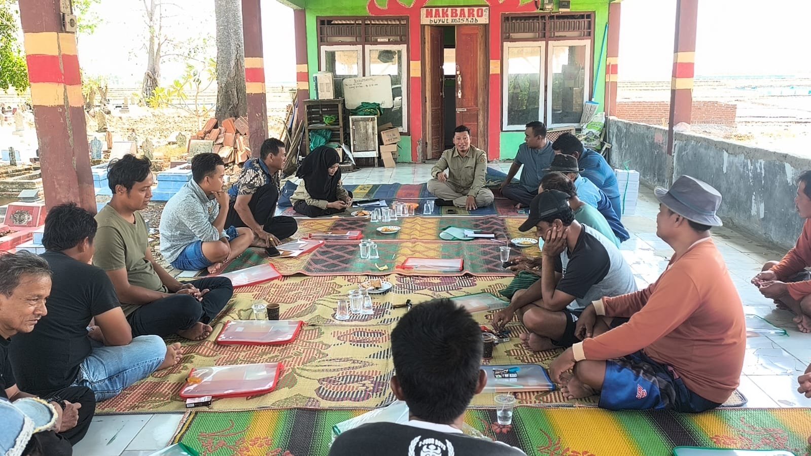 Lindungi Hasil Panen, TMMD ke-129 Kodim 0620/Kab. Cirebon Gandeng Dinas Pertanian Sosialisasikan Pengendalian Hama Tikus kepada Petani Desa Luwung Kencana