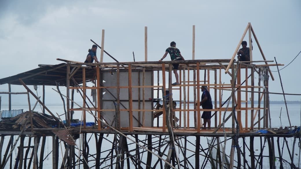 Satgas TMMD Ke-129 Kodim 1311/Morowali Terus Kebut Renovasi RTLH Milik Bapak Nardianto di Desa Polewali